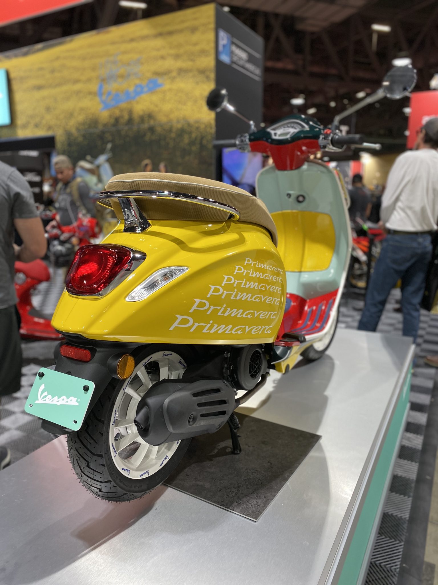 harga vespa sean wotherspoon